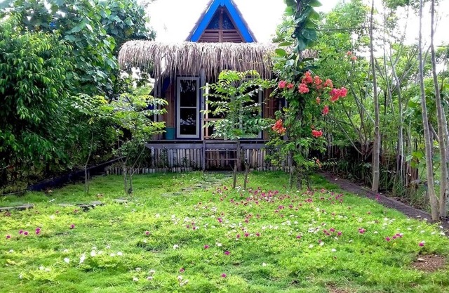 The Only Beachfront Bungalow near Harbor