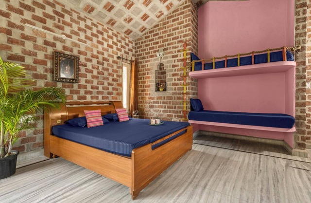 The Orchard Farm, Manesar- Luxury Pet- Friendly Farm with private pool & Jacuzzi