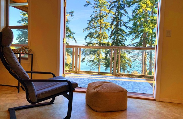 The Outlook at Deep Bay - South Suite