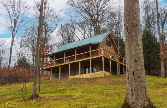The Overlook - The Overlook at Pine Creek Cabins and Camping in Hocking Hills, just minutes from Hocking Hills State Park. A cozy, yet spacious, pet-friendly cabin perfect for a reset surrounded by nature! Book your getaway today