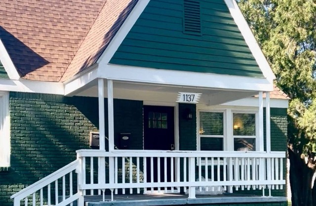 The Oxford Tolkien Uptown OKC - Beautiful Home and Updated Kitchen