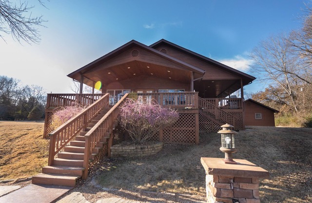 The Ozark Cabin - Rileys Outfitter