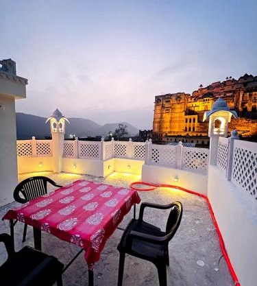 The Palace View Homestay & Restaurant