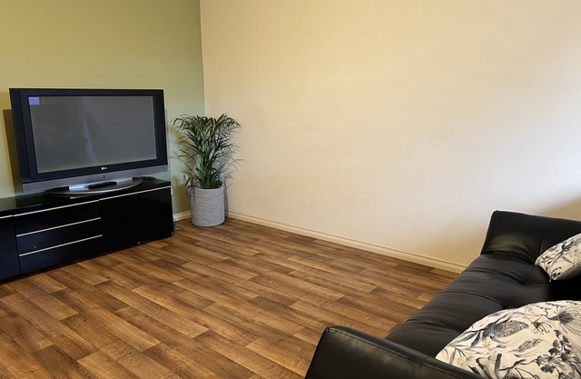 The Palms - Loxton Accommodation, South Australian4 bedroom 2 bathroom home.