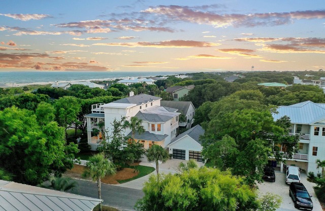 THE PEARL! Newly Updated 7bd/7ba IOP Home Private POOL & Ocean VIEWS!