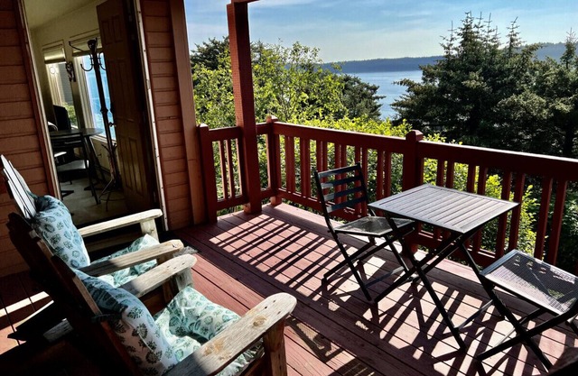 The Peregrine Private Suite - Comfort and Luxury in the Heart of Kodiak