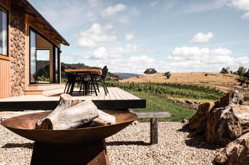 The Picker's Hut - Luxury Farm Stay