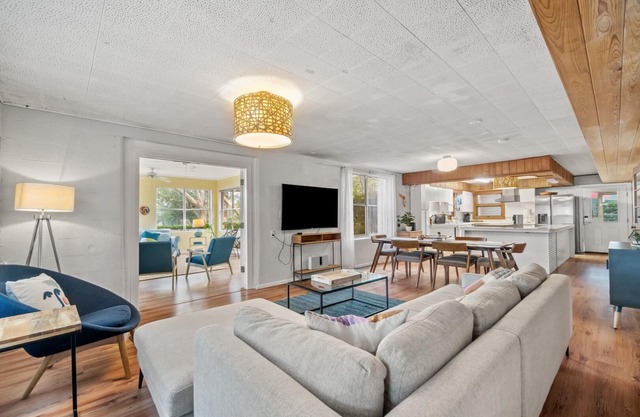 The Pink House Lakefront Estate in Grayton Beach - Walk to the Beach & Red Bar