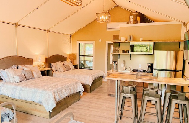 The place you have been looking for! Brand new Cabin on gorgeous Creek! - SG3