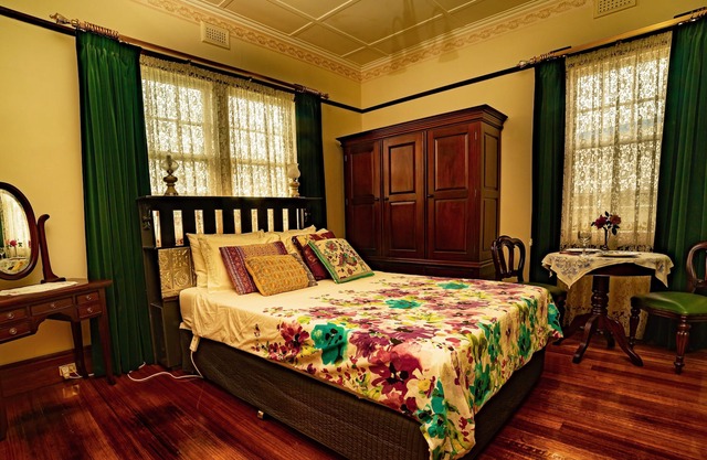 The Postmaster Inn Bed and Breakfast - Smithton R2, Free Continental Breakfast