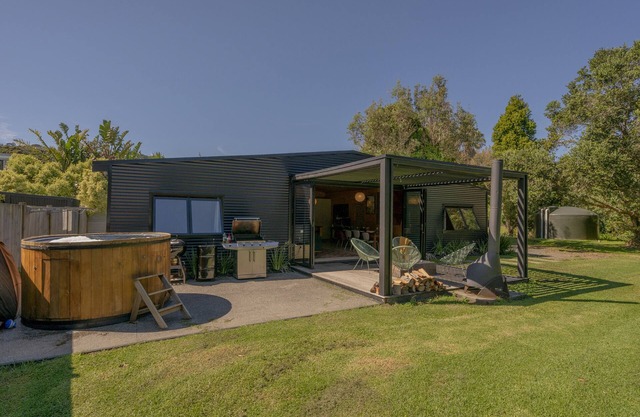 The Pumpkin Shed – Kuaotunu Holiday Home