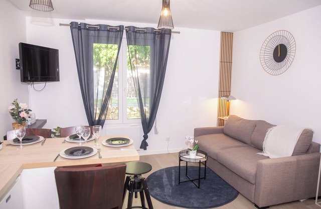 THE QUIET NEST IN THE COUNTRY OF FONTAINEBLEAU