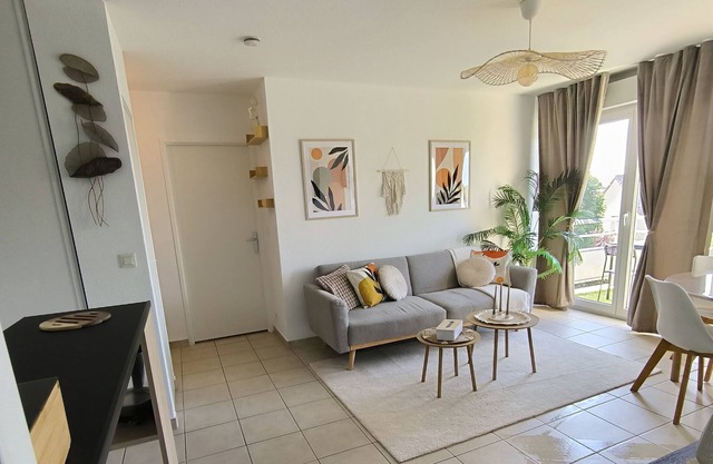 The racing n est, comfortable 2 bedroom apt, balcony, close to circuit