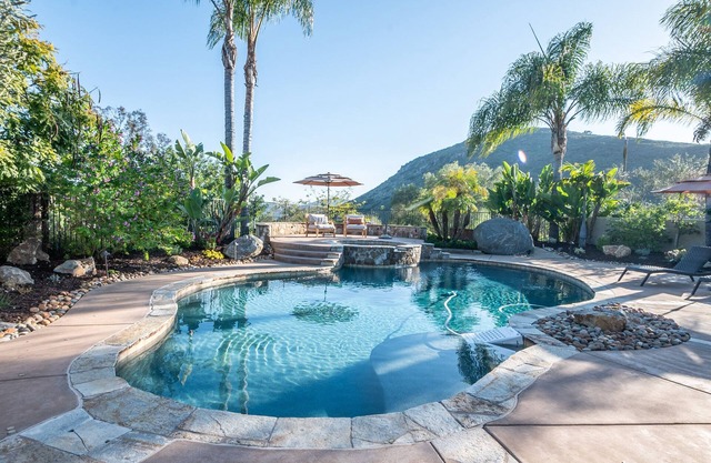 The Retreat: Game Room, Pool Table, Pool & Hot tub