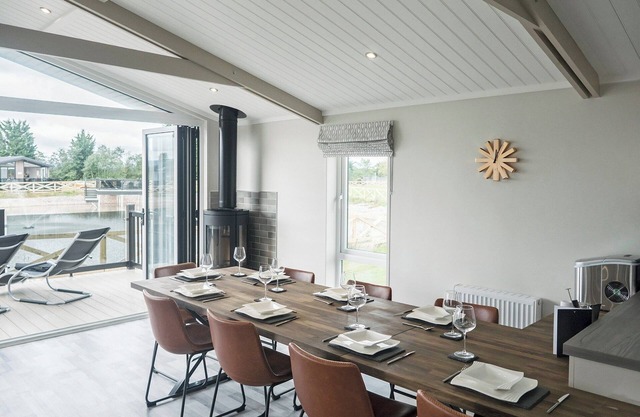 The Riverside Lodge - UKC4058