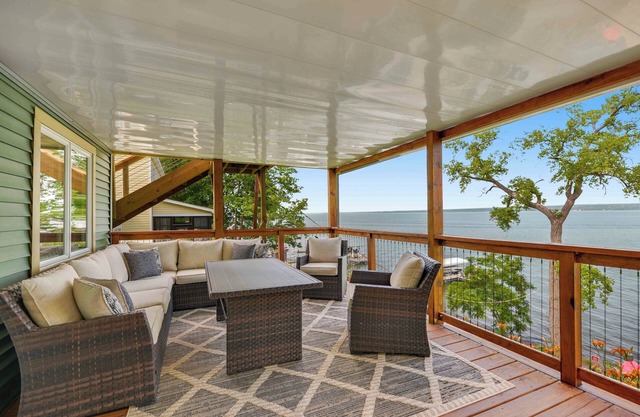 The Rod and Vine: Newly Remodeled + Close to Ithaca + Wine Country Dream Home!