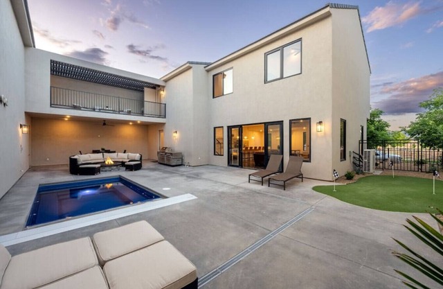 The Sanctuary where we have the space to relax & enjoy! Private pool, Outdoor space
