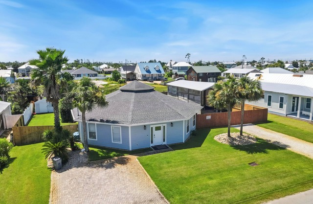 The Sand Dollar is a 3BD/2BA modern home w/pool, fenced in back yard, boat parking!