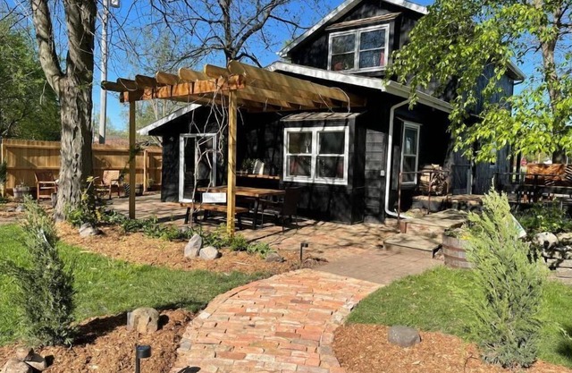 The Schoolhouse Cabin - Hot Tub and Game Room!