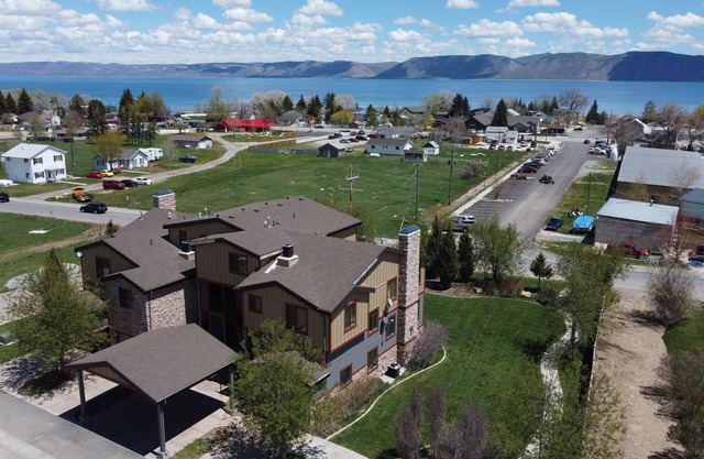 The Seasons - Bonneville (Unit C) - 3 Bedroom 2.5 Bathroom Condo Is Ready For Your Summer Holiday!