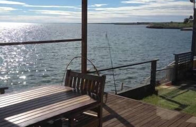 The Shack - Absolute waterfront