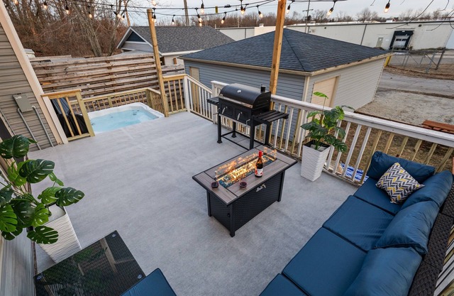 The Sheridan Grand | 8 Bedrooms | Pet Friendly | Hot Tub | Sauna