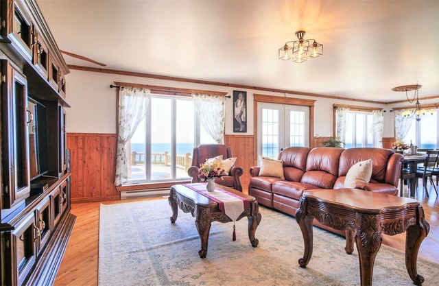 The Simeon - Upscale Bay Views by Doorbed