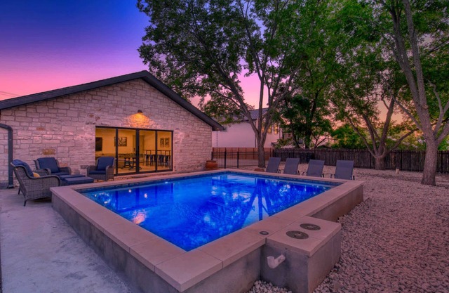 The Smith Haus - Sleeps 12, Heated Pool, Game Room