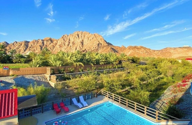 The Smurfs Farmhouse, 5 BR, Pool