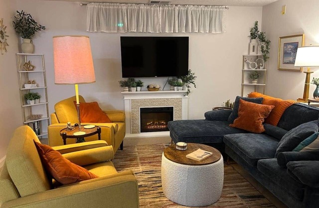 The Spacious Surprise-Family and Long-Term Stays Welcome. Cozy & Pet-Friendly!