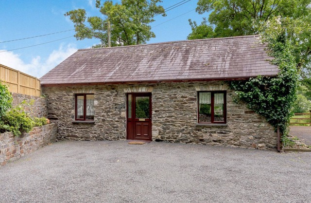 THE STABLE, pet friendly, character holiday cottage in Llandysul