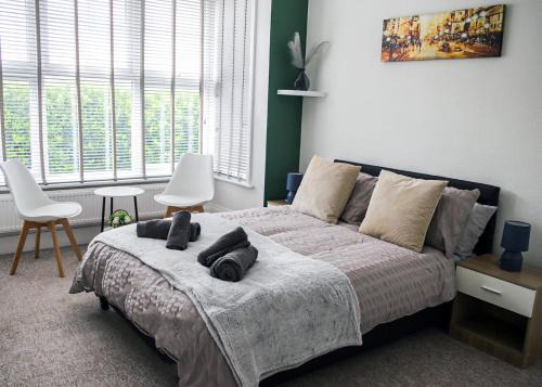 The Sunny Side, 4 bedrooms, 4 beds, FREE Parking, 3 minutes to the beach