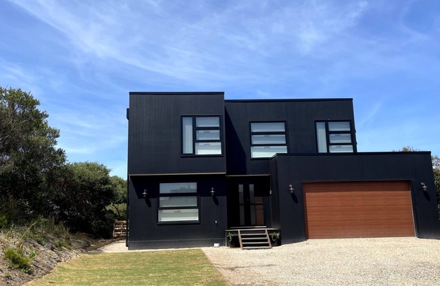 The Superior Holiday Home - amazing property close to the ocean