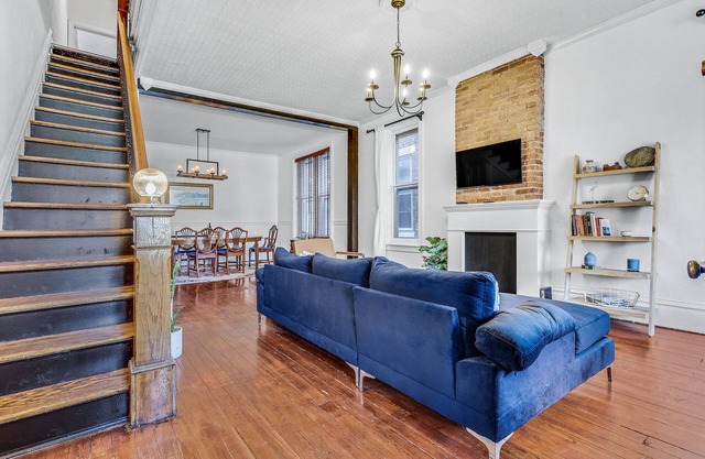 The Swallow House - 3BR, *HOT TUB*, Midtown HBG