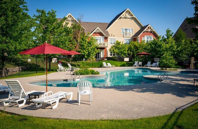 The Sweet Spot: Walk to Village & Hot Tub!