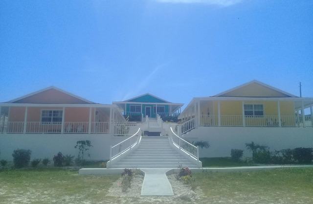 The Swimming Pigs Resort-Peach