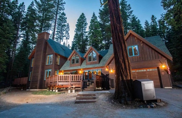 The Tallac Lodge - Hot Tub/Walk 2 Beach!