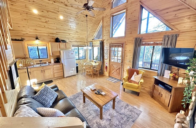 The Tamarack | Spa, Updated Décor, Pet Friendly!