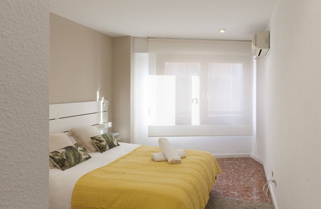 The Torres de Quart Apartment I by Florit Flats