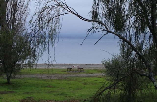 The Toy Bach - Absolute Lake frontage