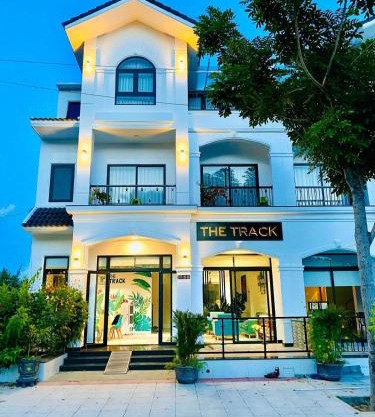 The Track Homestay - Near Bai Dai Beach