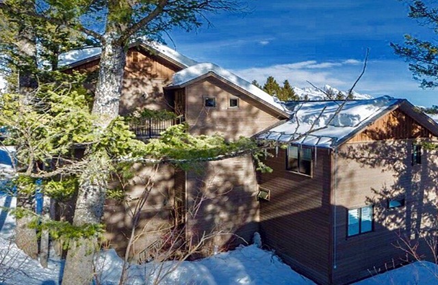 THE TREE TOP HOUSE IS ULTIMATE LUXURY SET ON A MOUNTAINSIDE