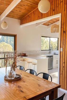 The Treehouse - a home with stunning rural views