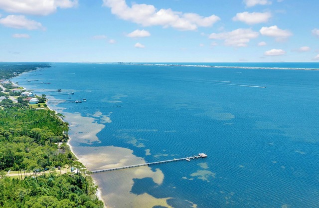 The Treehouse on the Sound - Bring your Boat! EV Charging!