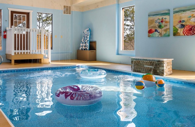 The Triple Crown! Sleeps 80 - 24BR ~ Indoor Pools ~ Views