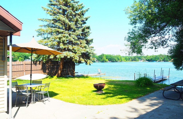 The Turk Lake House - Lakefront with Toys and A/C!