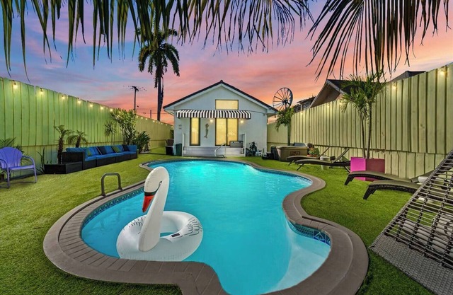 The Velvet Palm | Pool | Hot Tub | Midtown