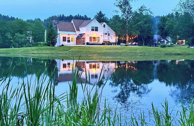 The Villa - Industrial Farmhouse with Hot Tub