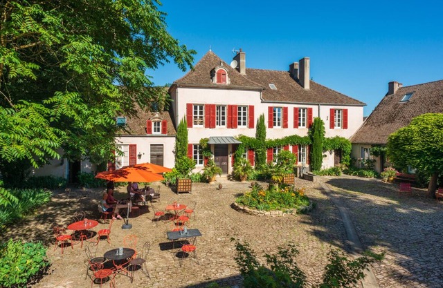 The Village MUSCADE ROOM