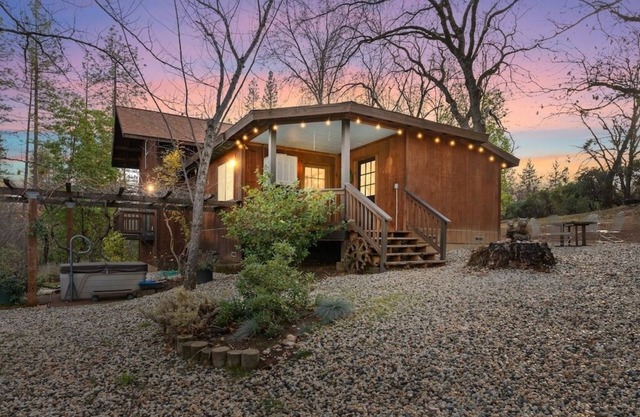 The Vista Knolls Woodland House Autumn Color!